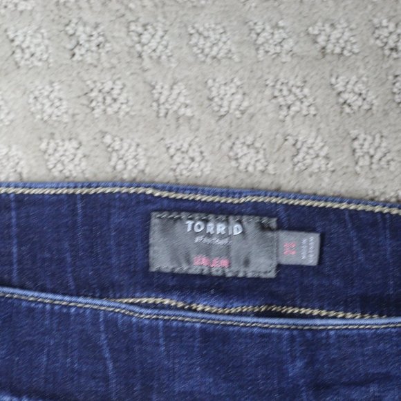 Torrid Size 2S Lean Jean Super Soft Blue Jeans - Picture 2 of 7